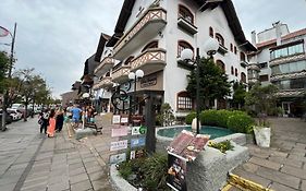 Apartamento 4 dormitórios no coração de Gramado